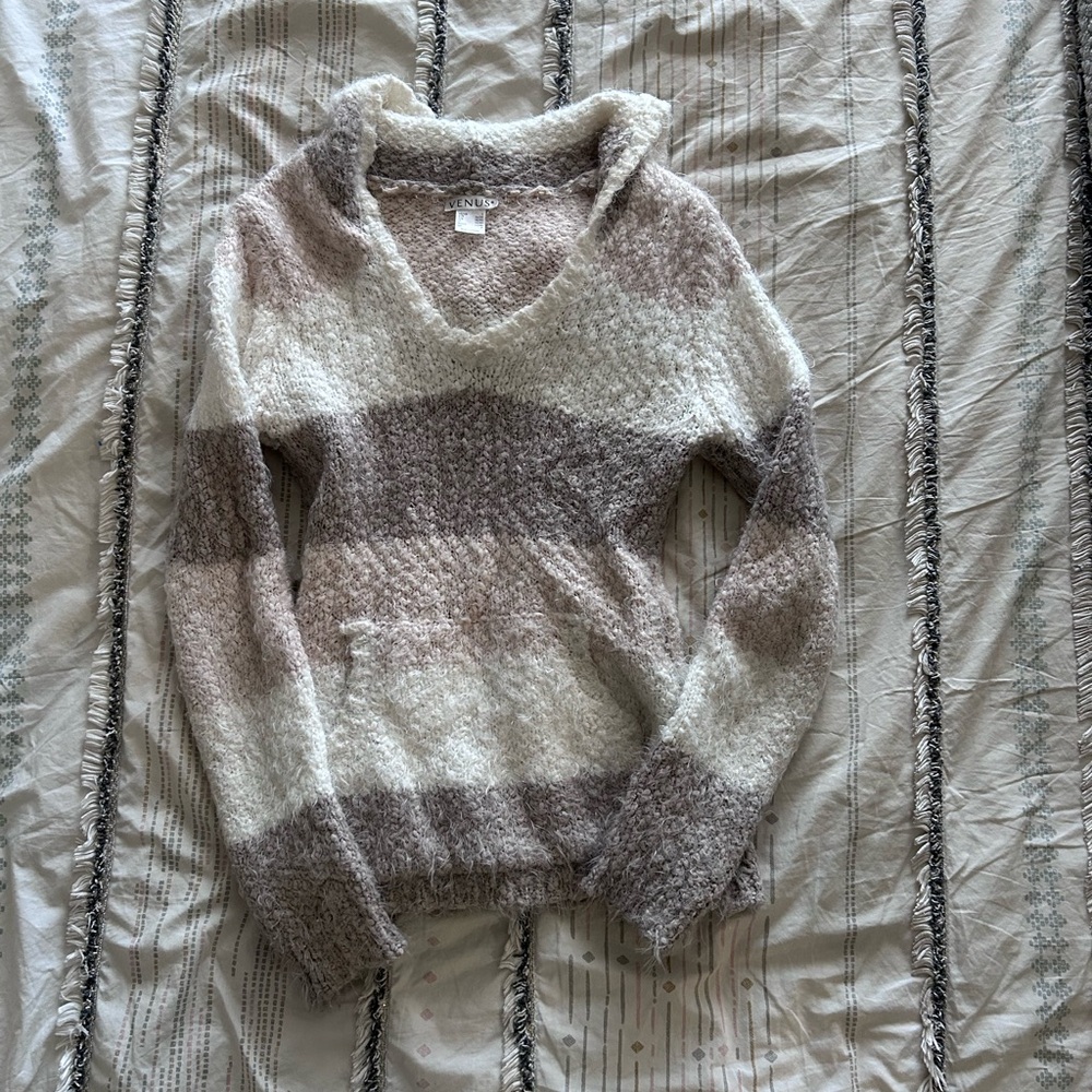 VENUS Soft, hooded Sweater